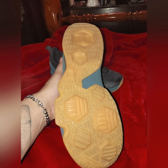men's elephant color,nike lebron james,with gum bottoms .. - Picture 1 of 3